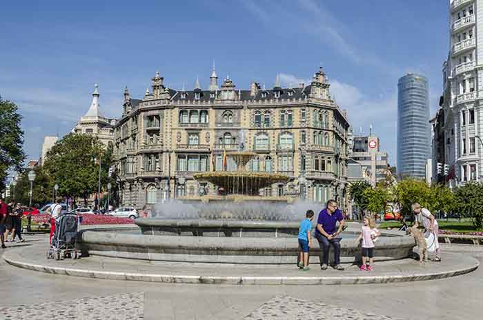 Vizcaya - Bilbao - plaza Moyua 1 - palacio de Chavarri.jpg